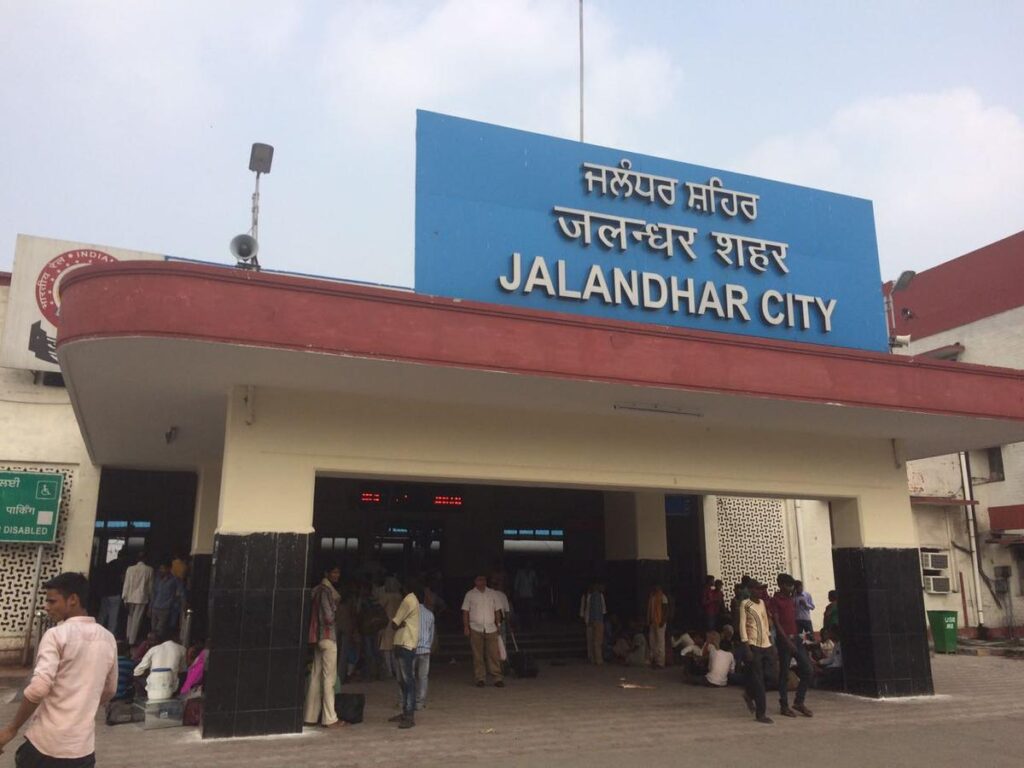 नागरिक केंद्रित सेवाएं उपलब्ध करवाने में जालंधर राज्य भर में अग्रणी: घनश्याम थोरी