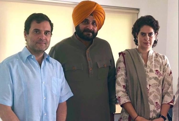 NAVJOT SINGH SIDHU LEFT PATIALA HOUSE, WILL MEET RAHUL AND PRIYANKA, TODAY