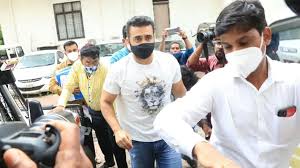 किराए के बंगले में बनती थी पोर्न फिल्में, हुए और भी बड़े खुलासे, शिल्पा की भूमिका की भी होगी जांच