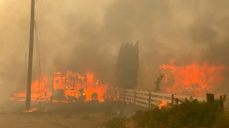 “WHOLE TOWN IS ON FIRE”, VILLAGES WERE EVACUATED IN CANADA