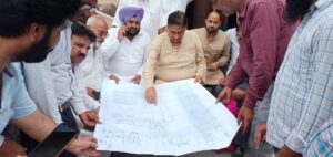 ਚੇਅਰਮੈਨ ਅਸ਼ਵਨੀ ਸੇਖੜੀ ਨੇ ਤੇਲੀਆਂਵਾਲ ਕੱਚਾ ਕੋਟ ਇਲਾਕੇ ਵਿੱਚ ਸੀਵਰੇਜ ਪਾਉਣ ਦੇ ਪ੍ਰੋਜੈਕਟ ਦੀ ਸ਼ੁਰੂਆਤ ਕੀਤੀ