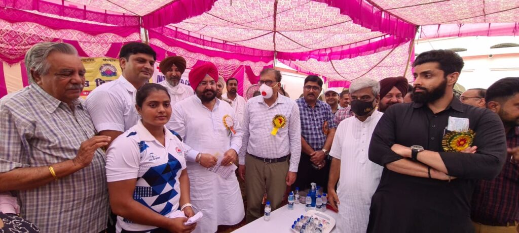 ਨੈਸ਼ਨਲ ਖਿਡਾਰਨ ਨਵਦੀਪ ਕੌਰ ਨੂੰ ਵਿਧਾਇਕ ਫ਼ਤਹਿਜੰਗ ਸਿੰਘ ਬਾਜਵਾ ਨੇ ਦਿੱਤੀ ਸ਼ਾਬਾਸ਼ੀ