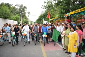 SUNDER SHAM ARORA KICK-STARTS HOSHIARPUR SMART BIKES PROJECT UNDER MISSION TANDRUST PUNJAB
