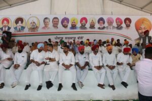 CABINET MINISTERS BALBIR SINGH SIDHU AND SUKHJINDER SINGH RANDHAWA PAY FLORAL TRIBUTES TO SHAHEED KARNAIL SINGH ISSRU