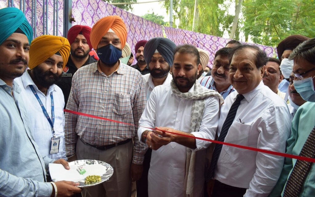ਜਲਾਲਾਬਾਦ ਦੇ ਸਿਵਲ ਹਸਪਤਾਲ ਵਿਚ ਆਕਸਜੀਨ ਪਲਾਂਟ ਦਾ ਹੋਇਆ ਉਦਘਾਟਨ