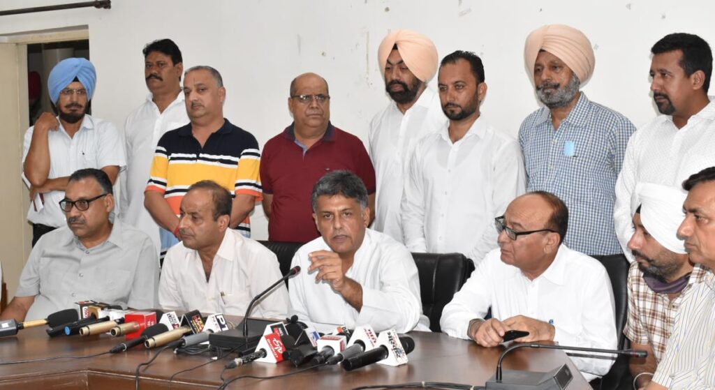 ILL-CONCEIVED ECONOMIC POLICIES OF CENTRE MAKES CRORES OF PEOPLE UNEMPLOYED : MANISH TEWARI