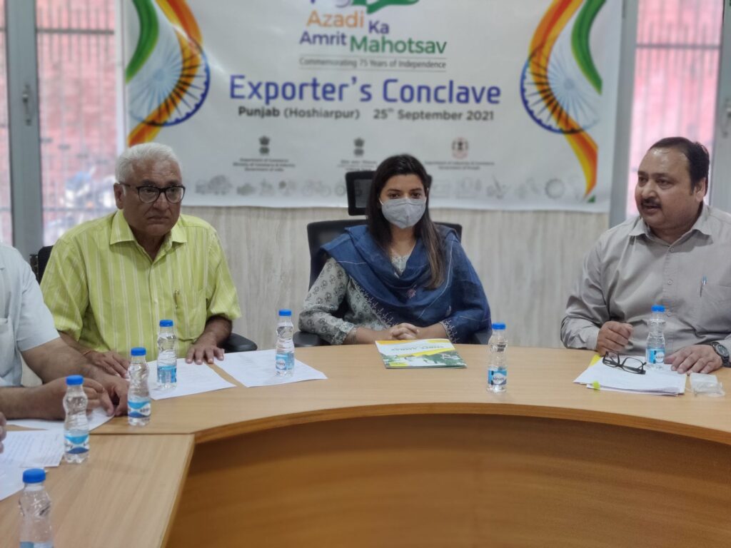 बेरोजगार नौजवानों को रोजगार के अवसर प्रदान करने में जिले की औद्योगिक ईकाइयों का महत्वपूर्ण योगदान : अपनीत रियात
