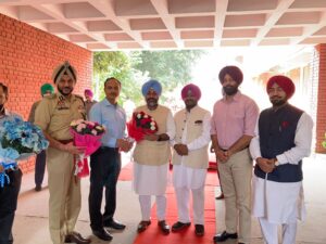 ਪ੍ਰਸ਼ਾਸ਼ਨ ਵੱਲੋਂ ਅੱਜ ਉਦਯੋਗ ਤੇ ਵਣਜ ਮੰਤਰੀ ਗੁਰਕੀਰਤ ਸਿੰਘ ਕੋਟਲੀ ਨੂੰ ਗਾਰਡ ਆਫ਼ ਆਨਰ ਦਿੱਤਾ