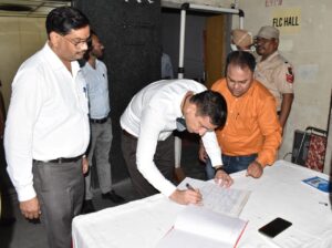 DC INSPECTS THE CHECKING OF 4448 BALLOT UNITS, CONTROL UNITS 2810 AND 3021 VVPATs BY EXPERTS OF BEL