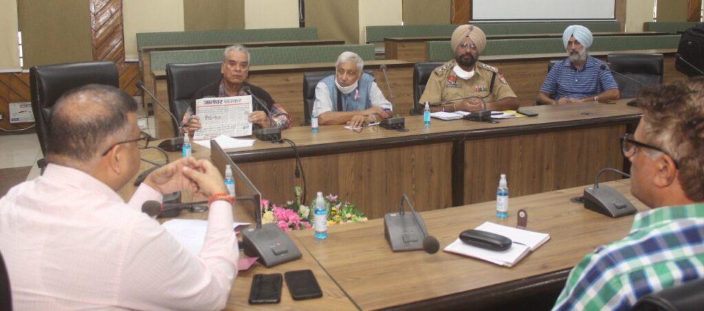ਬੱਸ ਅੱਡਿਆਂ ਦੇ ਨੇੜੇ ਅਤੇ ਪੁਲਾਂ ਦੇ ਹੇਠਾਂ ਬੱਸਾਂ ਦੀ ਗੈਰ ਕਾਨੂੰਨੀ ਪਾਰਕਿੰਗ ਨੂੰ ਰੋਕਿਆ ਜਾਵੇ : ਵਧੀਕ ਡਿਪਟੀ ਕਮਿਸ਼ਨਰ