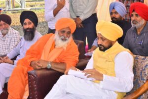 ਮੁੱਖ ਮੰਤਰੀ ਚੰਨੀ ਨੇ ਕਿਸਾਨ ਅੰਦੋਲਨ ਦੌਰਾਨ ਜਾਨਾਂ ਗਵਾੳੇੁਣ ਵਾਲੇ ਕਿਸਾਨਾਂ ਦੀ ਯਾਦ ਵਿੱਚ ਬਨਣ ਵਾਲੇ ਖੇਡ  ਸਟੇਡੀਅਮ ਦਾ ਨੀਂਹ ਪੱਥਰ ਰੱਖਿਆ