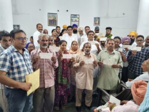 सुंदर शाम अरोड़ा ने बाँटे कजऱ् राहत के चैक, कहा पंजाब सरकार ने लोगों के हित में लिए ऐतिहासिक फ़ैसले