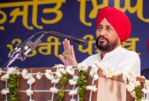 AMARINDER CONNIVED WITH AKALIS AND BJP TO RUIN THE STATE :  CM