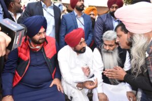 COMMON’s MAN CM CHANNI  WINS HEARTS AUTO RICKSHAW DRIVERS BY REDRESSING THEIR COMPLAINTS ON SUDDEN HALT