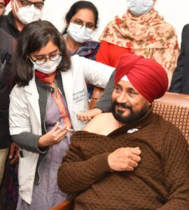 ਮੁੱਖ ਮੰਤਰੀ ਚੰਨੀ ਵੱਲੋਂ ਲੋਕਾਂ ਨੂੰ ਓਮੀਕਰੋਨ ਦੇ ਮੱਦੇਨਜ਼ਰ ਬਚਾਅ ਲਈ ਛੇਤੀ ਤੋਂ ਛੇਤੀ ਟੀਕਾਕਰਨ ਕਰਵਾਉਣ ਦੀ ਅਪੀਲ