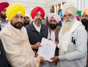 ਮੁੱਖ ਮੰਤਰੀ ਵੱਲੋਂ ਪਿੰਡ ਰੱਬੋਂ ਉੱਚੀ ਵਿਖੇ ਬਾਬਾ ਮਹਾਰਾਜ ਸਿੰਘ ਜੀ ਦੇ ਬੁੱਤ ਦਾ ਉਦਘਾਟਨ