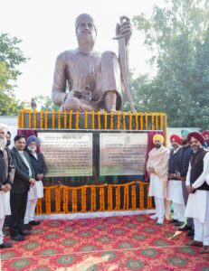 ਮੁੱਖ ਮੰਤਰੀ ਵੱਲੋਂ ਪਿੰਡ ਰੱਬੋਂ ਉੱਚੀ ਵਿਖੇ ਬਾਬਾ ਮਹਾਰਾਜ ਸਿੰਘ ਜੀ ਦੇ ਬੁੱਤ ਦਾ ਉਦਘਾਟਨ