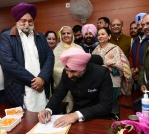 Barindermeet Singh Pahra takes over as Milkfed Chairman in presence of Deputy Chief Minister Randhawa and Ministers