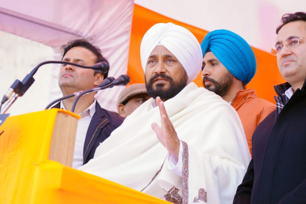 ਪੰਜਾਬ ਦੇ ਲੋਕਾਂ ਨਾਲ ਚੰਦ-ਤਾਰੇ ਤੋੜ ਕੇ ਲਿਆਉਣ ਦੇ ਵਾਅਦੇ ਕਰਨ ਤੋਂ ਪਹਿਲਾਂ ਦਿੱਲੀ ‘ਚ ਆਪਣੀ ਕਾਰਗੁਜ਼ਾਰੀ ਦਿਖਾਓ- ਮੁੱਖ ਮੰਤਰੀ ਦੀ ਕੇਜਰੀਵਾਲ ਨੂੰ ਦੋ-ਟੁੱਕ