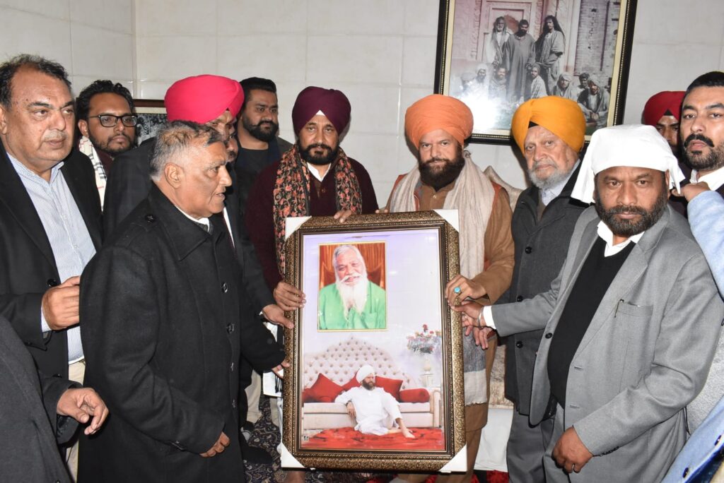 ਮੁੱਖ ਮੰਤਰੀ ਚਰਨਜੀਤ ਸਿੰਘ ਚੰਨੀ ਨੇ ਡੇਰਾ ਬਾਬਾ ਮੁਰਾਦ ਸ਼ਾਹ ਅਤੇ ਦਰਬਾਰ ਅਲਮਸਤ ਬਾਪੂ ਲਾਲ ਬਾਦਸ਼ਾਹ ਵਿਖੇ ਮੱਥਾ ਟੇਕਿਆ
