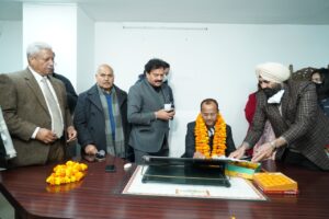 ਜਨਾਬ ਹੱਕ ਨੇ ਡਾ. ਵੇਰਕਾ ਦੀ ਮੌਜ਼ੂਦਗੀ ’ਚ ਬੈਕਫਿੰਕ ਦੇ ਚੇਅਰਮੈਨ ਵਜੋਂ ਆਹੁਦਾ ਸੰਭਾਲਿਆ