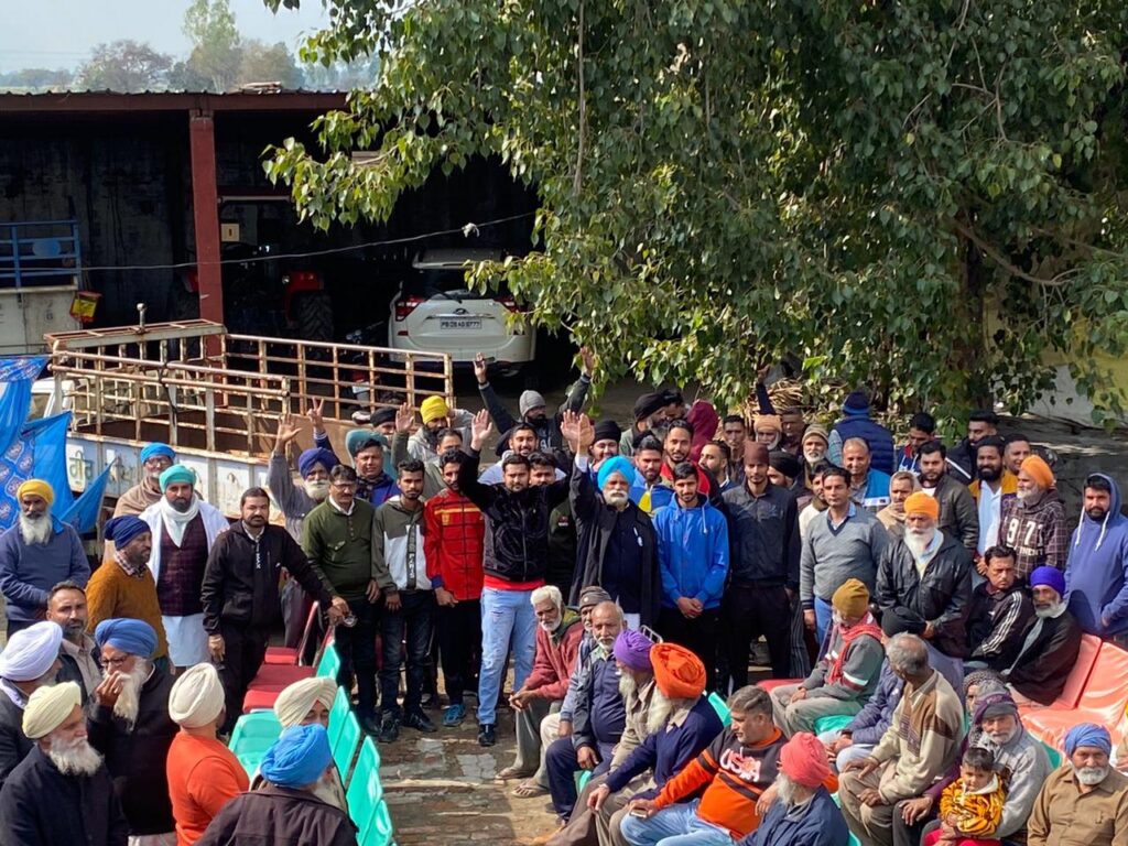 ਫਗਵਾੜਾ ਦੇ ਪਿੰਡ ਰਿਹਾਣਾ ਜੱਟਾ ਵਿਖੇ ਕਾਗਰਸੀ, ਅਕਾਲੀ ਤੇ ਬਸਪਾ ਨਾਲ ਜੁੜੇ 200 ਪਰਿਵਾਰ ‘ਆਪ’ ਵਿੱਚ ਸ਼ਾਮਲ ਹੋਏ