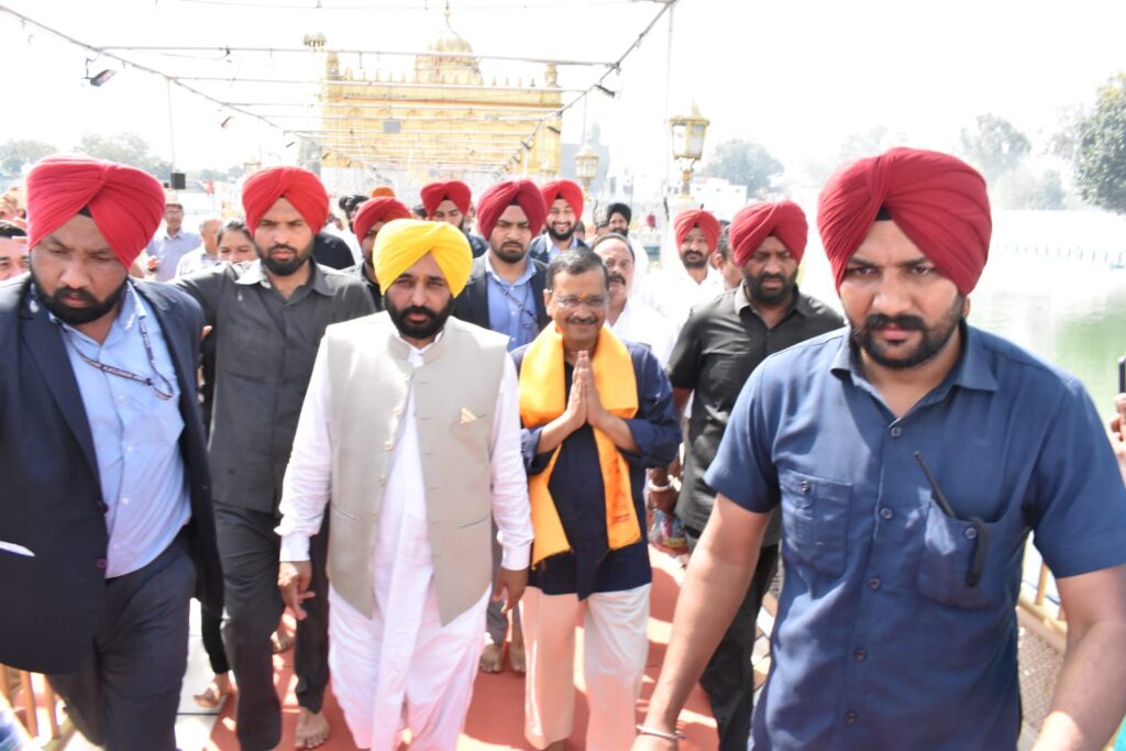 Bhagwant Mann and Arvind Kejriwal bow down in ‘Guru ki Nagri’ for the prosperity of Punjab