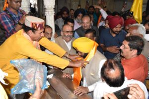 Bhagwant Mann and Arvind Kejriwal bow down in ‘Guru ki Nagri’ for the prosperity of Punjab