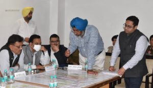 Blue eyed officer of Akalis gives heartburn to AAP as incharge of arrangements at swearing in ceremony