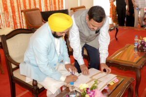 ਭਗਵੰਤ ਮਾਨ ਨੇ ਸ਼ਹੀਦ-ਏ-ਆਜ਼ਮ ਭਗਤ ਸਿੰਘ ਦੇ ਜੱਦੀ ਪਿੰਡ ਖਟਕੜ ਕਲਾਂ ਵਿਖੇ ਪੰਜਾਬ ਦੇ 28ਵੇਂ ਮੁੱਖ ਮੰਤਰੀ ਵਜੋਂ ਹਲਫ਼ ਲਿਆ