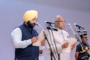PUNJAB GOVERNOR ADMINISTERS OATH OF OFFICE AND SECRECY TO 10 MINISTERS IN BHAGWANT MANN LED CABINET