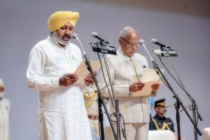 PUNJAB GOVERNOR ADMINISTERS OATH OF OFFICE AND SECRECY TO 10 MINISTERS IN BHAGWANT MANN LED CABINET