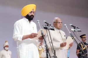PUNJAB GOVERNOR ADMINISTERS OATH OF OFFICE AND SECRECY TO 10 MINISTERS IN BHAGWANT MANN LED CABINET