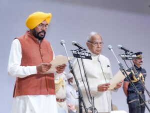 PUNJAB GOVERNOR ADMINISTERS OATH OF OFFICE AND SECRECY TO 10 MINISTERS IN BHAGWANT MANN LED CABINET