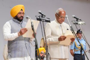 PUNJAB GOVERNOR ADMINISTERS OATH OF OFFICE AND SECRECY TO 10 MINISTERS IN BHAGWANT MANN LED CABINET