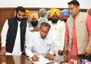 Cabinet Minister Dr. Vijay Kumar assumes the charge