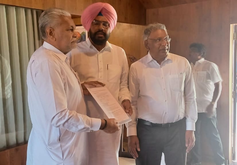 ਕੁਲਦੀਪ ਧਾਲੀਵਾਲ ਨੇ ਬੇਸਹਾਰਾ ਪਸ਼ੂਆਂ ਦੀ ਸਾਂਭ ਸੰਭਾਲ ਲਈ ਕੇਂਦਰ ਤੋਂ 500 ਕਰੋੜ ਰੁਪਏ ਦੀ ਕੀਤੀ ਮੰਗ