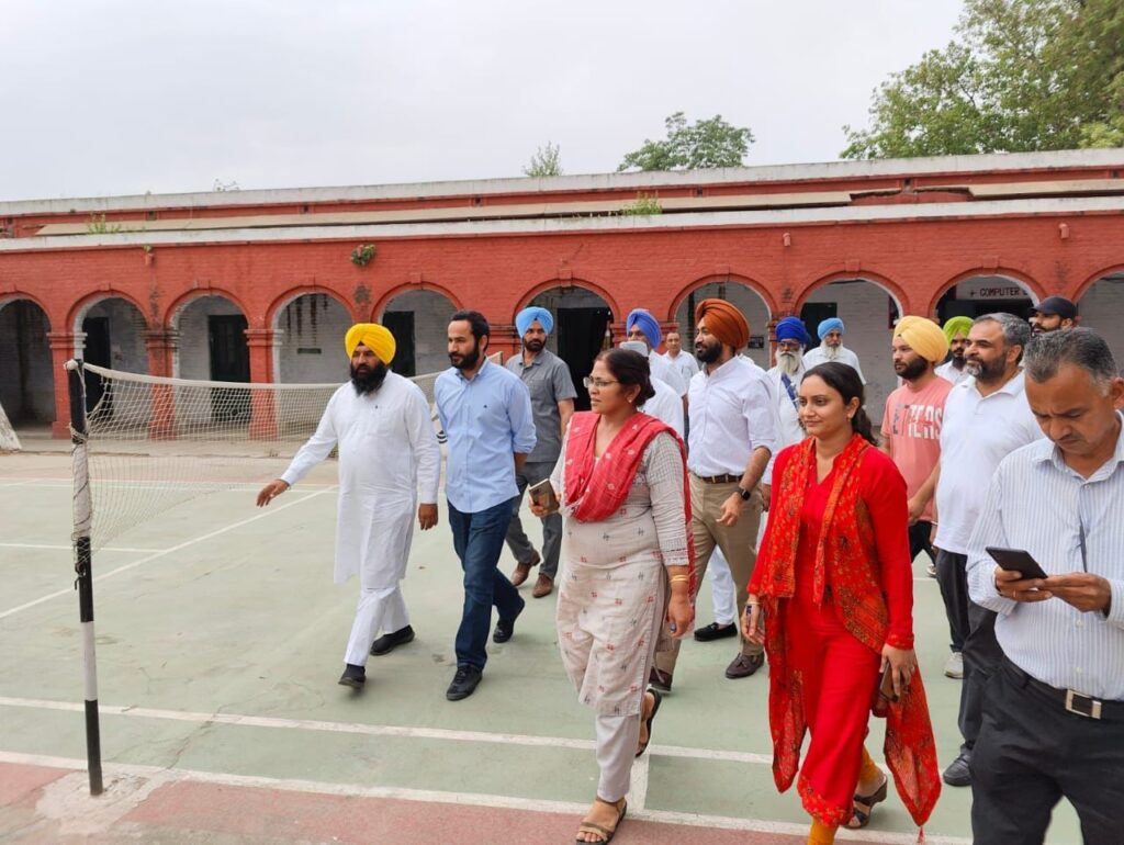 ਸਿੱਖਿਆ ਮੰਤਰੀ ਵੱਲੋਂ ਸਰਕਾਰੀ ਸੀਨੀਅਰ ਸੈਕੰਡਰੀ ਸਕੂਲ ਗੜ੍ਹਸ਼ੰਕਰ ਦਾ ਦੌਰਾ