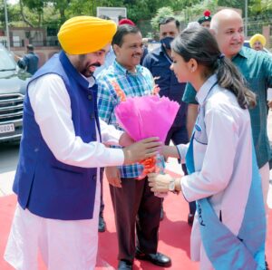 BHAGWANT MANN ACCOMPANIED BY DELHI CM VISITS GOVT. SCHOOLS & HEALTH EDUCATION INSTITUTIONS
