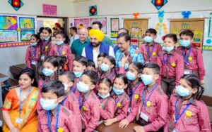 BHAGWANT MANN ACCOMPANIED BY DELHI CM VISITS GOVT. SCHOOLS & HEALTH EDUCATION INSTITUTIONS