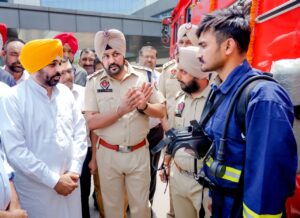 ਪੰਜਾਬ ਦੇ ਮੁੱਖ ਮੰਤਰੀ ਨੇ ਨਵੇਂ ਸਥਾਪਤ ਕੀਤੇ ਫਾਇਰ ਸਟੇਸ਼ਨਾਂ ਲਈ 20 ਨਵੀਆਂ ਅੱਗ ਬੁਝਾਊ ਗੱਡੀਆਂ ਨੂੰ ਹਰੀ ਝੰਡੀ ਦਿਖਾਈ