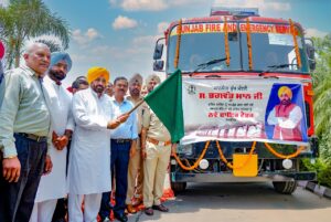 ਪੰਜਾਬ ਦੇ ਮੁੱਖ ਮੰਤਰੀ ਨੇ ਨਵੇਂ ਸਥਾਪਤ ਕੀਤੇ ਫਾਇਰ ਸਟੇਸ਼ਨਾਂ ਲਈ 20 ਨਵੀਆਂ ਅੱਗ ਬੁਝਾਊ ਗੱਡੀਆਂ ਨੂੰ ਹਰੀ ਝੰਡੀ ਦਿਖਾਈ