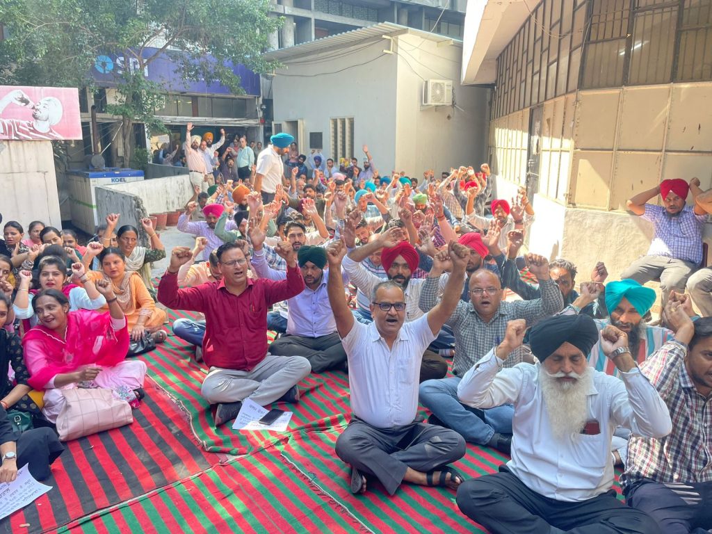 ਪੰਜਾਬ ਸਰਕਾਰ ਮੁਲਾਜ਼ਮਾਂ ਨਾਲ ਚੋਣਾਂ ਤੋਂ ਪਹਿਲਾਂ ਕੀਤੇ ਵਾਅਦੇ ਪੂਰੇ ਕਰਕੇ, ਹਿਮਾਚਲ  –  ਗੁਜਰਾਤ ਵਿਧਾਨ ਸਭਾ ਚੌਣਾਂ ‘ਚ ਲੈ ਸਕਦੀ ਹੈ ਲਾਹਾ   –   ਪੀ.ਐਸ.ਐਮ.ਐਸ.ਯੂ.