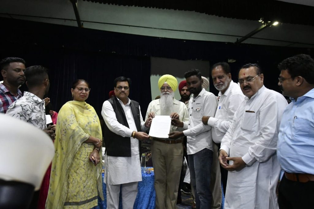PUNJAB GOVT REGULARISES SERVICES OF 3542 SAFAI SEWAKS/SEWERMEN