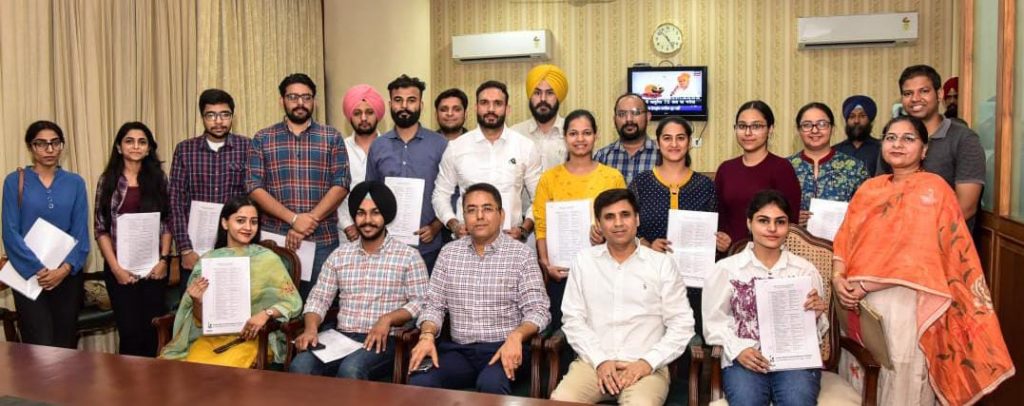 AMAN ARORA HANDS OVER JOB LETTERS TO 21 JUNIOR DRAFTSMAN
