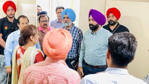 Transport Minister makes surprise inspection of State Transport Offices in Chandigarh