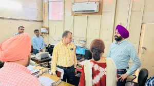 Transport Minister makes surprise inspection of State Transport Offices in Chandigarh