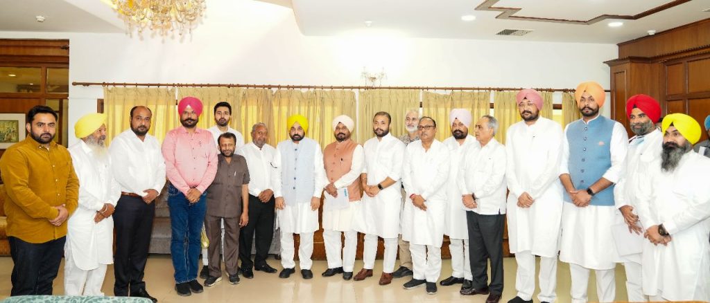 ਮੁੱਖ ਮੰਤਰੀ ਵੱਲੋਂ ਬੋਰਡਾਂ ਅਤੇ ਕਾਰਪੋਰੇਸ਼ਨਾਂ ਦੇ ਚੇਅਰਮੈਨਾਂ ਨੂੰ ਸਰਕਾਰੀ ਸਕੀਮਾਂ ਦਾ ਲਾਭ ਲੋਕਾਂ ਲਈ ਹੇਠਲੇ ਪੱਧਰ ਤੱਕ ਯਕੀਨੀ ਬਣਾਉਣ ਦੇ ਨਿਰਦੇਸ਼