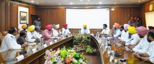 ਮੁੱਖ ਮੰਤਰੀ ਵੱਲੋਂ ਬੋਰਡਾਂ ਅਤੇ ਕਾਰਪੋਰੇਸ਼ਨਾਂ ਦੇ ਚੇਅਰਮੈਨਾਂ ਨੂੰ ਸਰਕਾਰੀ ਸਕੀਮਾਂ ਦਾ ਲਾਭ ਲੋਕਾਂ ਲਈ ਹੇਠਲੇ ਪੱਧਰ ਤੱਕ ਯਕੀਨੀ ਬਣਾਉਣ ਦੇ ਨਿਰਦੇਸ਼