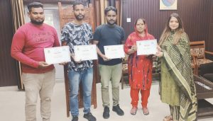 PHAGWARA MC COMMISSIONER FELICITATES SAFAI SEWAKS FOR EXEMPLARY SERVICE